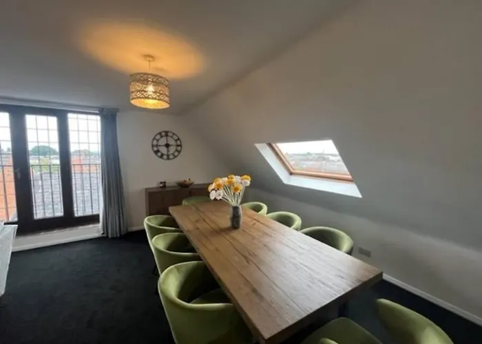 Bs - Luxury 2 Bed Apartment With Garage In Town Centre